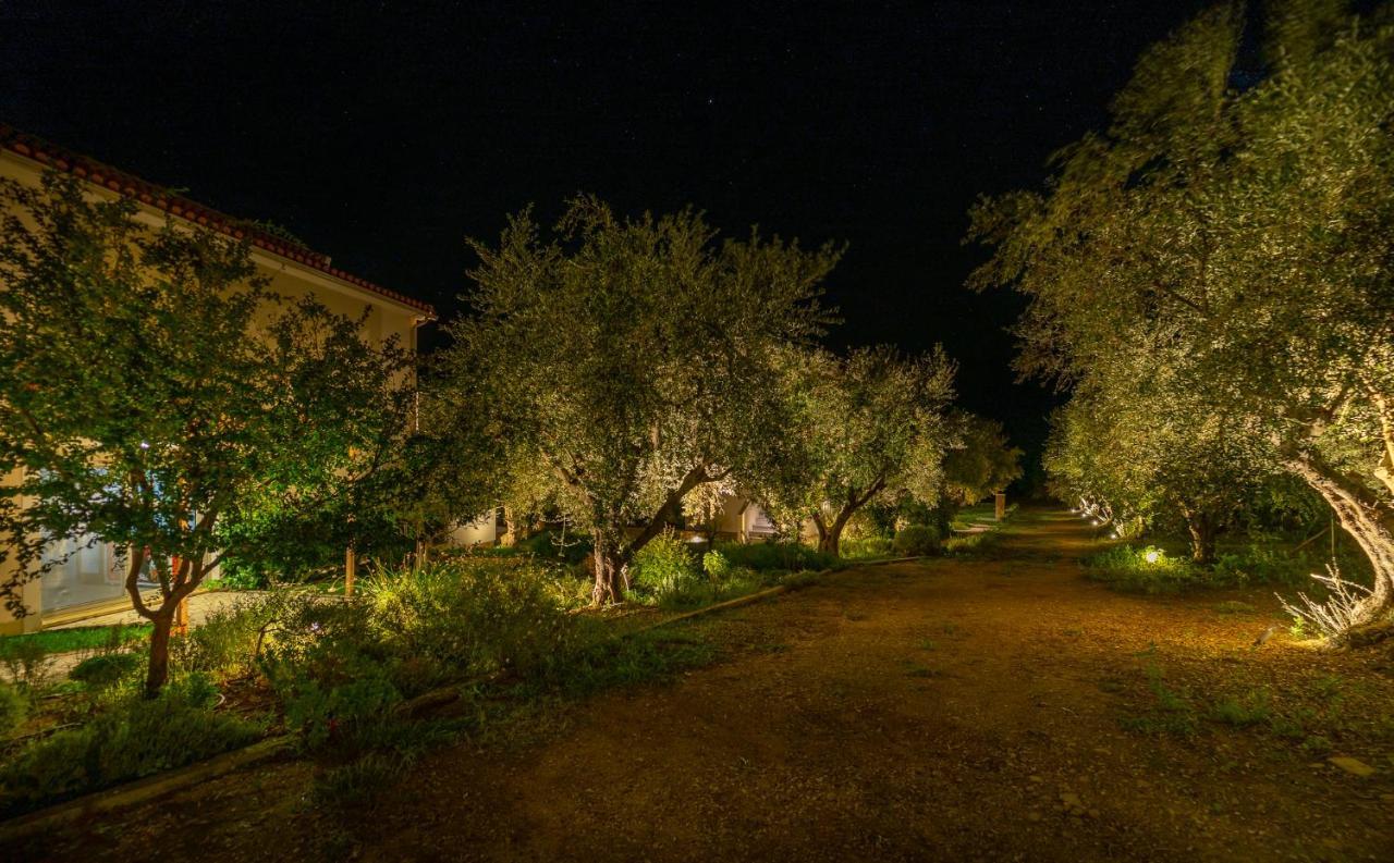 Abelia Luxurious Villas Finikounta Exterior foto